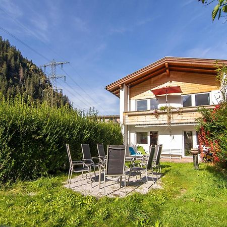 Regenbogenhaus Villa Mayrhofen Bagian luar foto